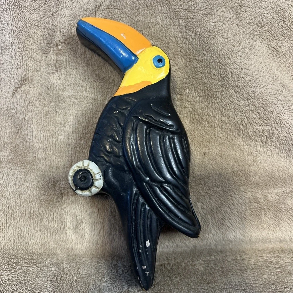 Vintage 80s Toucan Handpainted‎ Wooden Trinket Box Lucid Lines Sticker